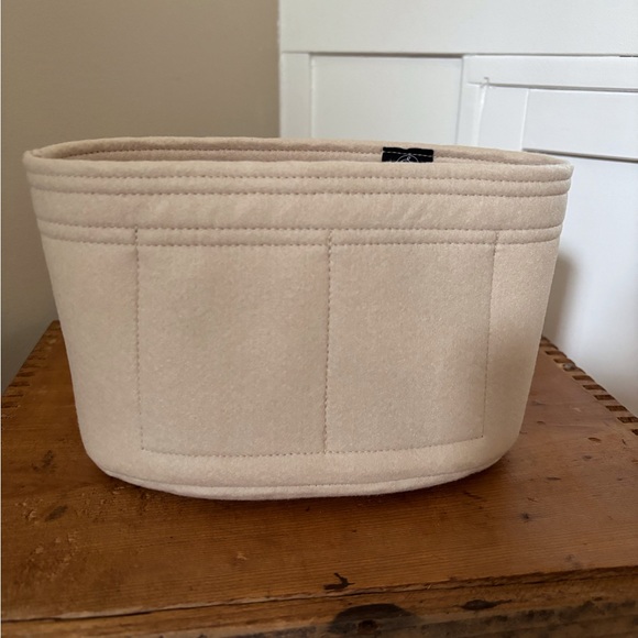Louis Vuitton Bucket Handbag with Monogram Canvas and Leather Trim - Picture 14 of 14